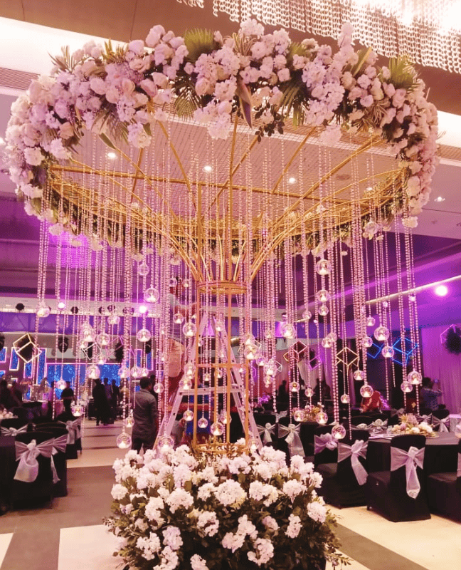 Create a festive vibe with our pre-party decorations